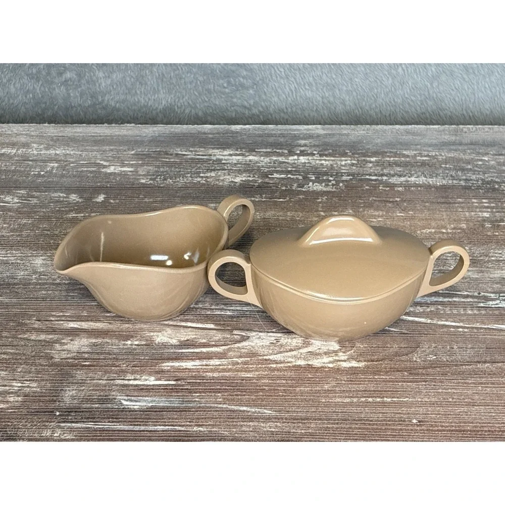 Melamine Vintage Retro Brown Lidded Creamer and Sugar Set 1950s‎